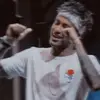 老詹踢足球
