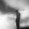 闵二二